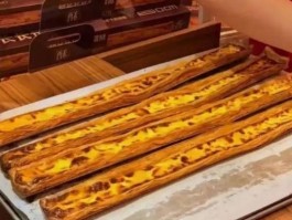网红小吃又翻车！60厘米超长蛋挞全是皮就这能爆火